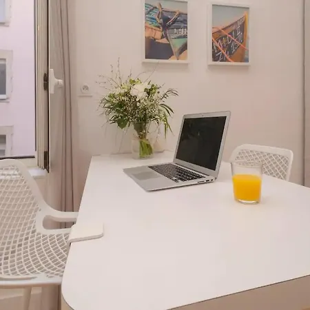 Design Vieux Port Tout Equipe Climatise Marseille
